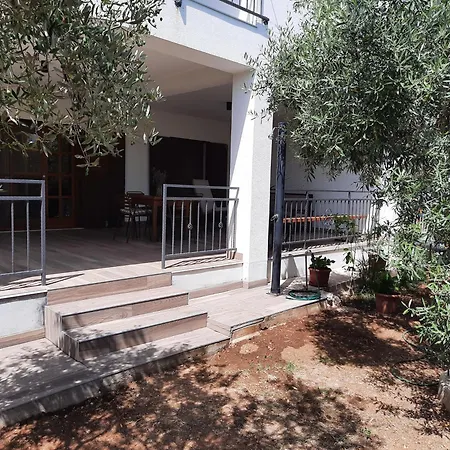 Lilly Bristak Apartment Vodice