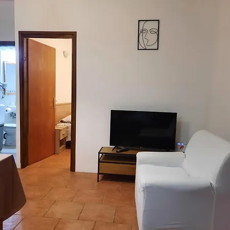 Lilly Bristak Διαμέρισμα *